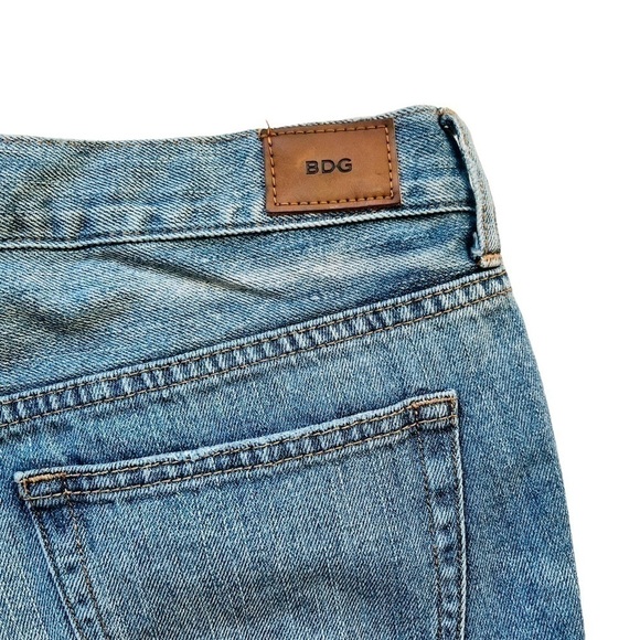 BDG distressed denim mid-rise shorts tomgirl acid wash Size 26W button fly - Picture 6 of 12
